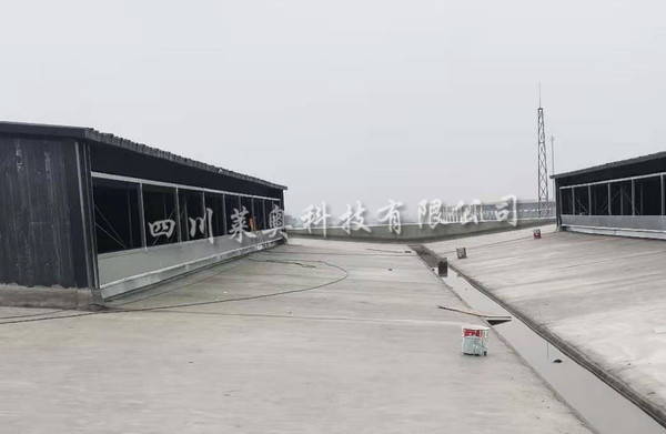 成都都江堰三角型侧开电动采光排烟天窗施工工程,四川莱奥