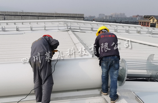 钢结构厂房安装自然通风器的意义_四川莱奥