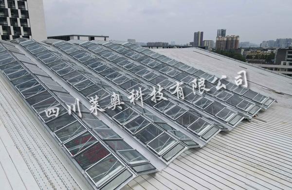 四川理工技师学院三角型电动天窗工程_四川莱奥