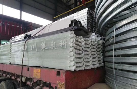 江西宜春5米喉口开敞式屋脊自然通风器骨架及防雨板生产工程,四川莱奥