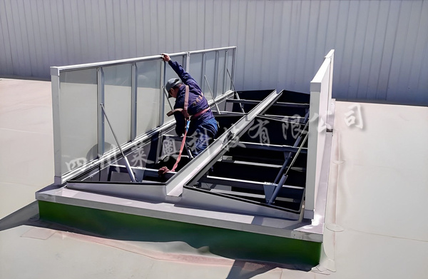 钢结构厂房电动天窗的特点